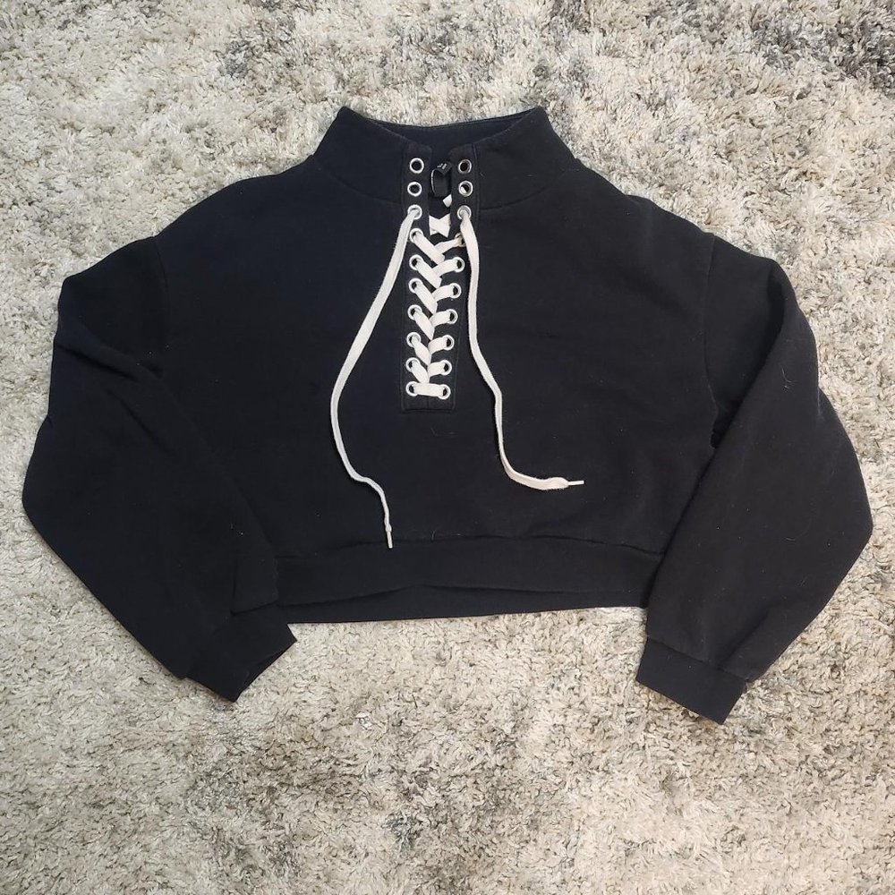Lace-up cropped sweater by h&m divided size medium!